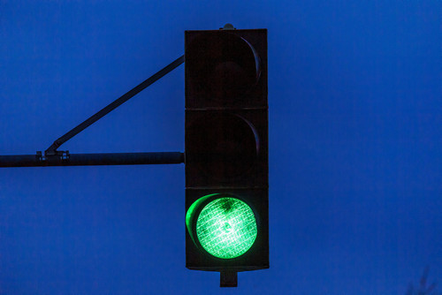 Lichtzeichenanlage zeigt grün