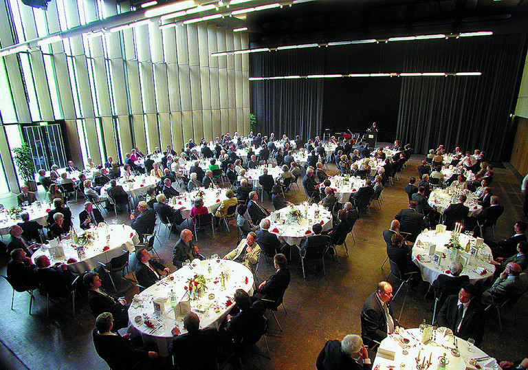 Großer Saal in Bankettbestuhlung