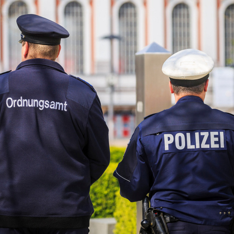 Kommunaler Ordnungsdienst mit Polizei auf gemeinsamer Streife