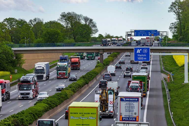 Autoverkehr auf der Autobahn