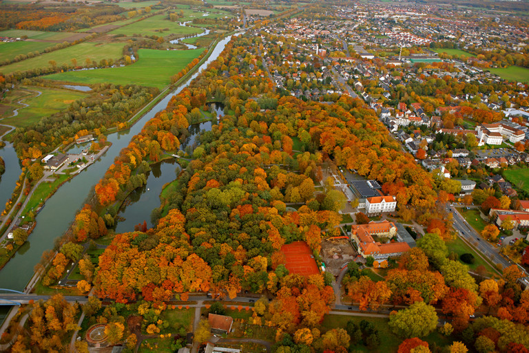 Luftbild Kurpark im Herbst