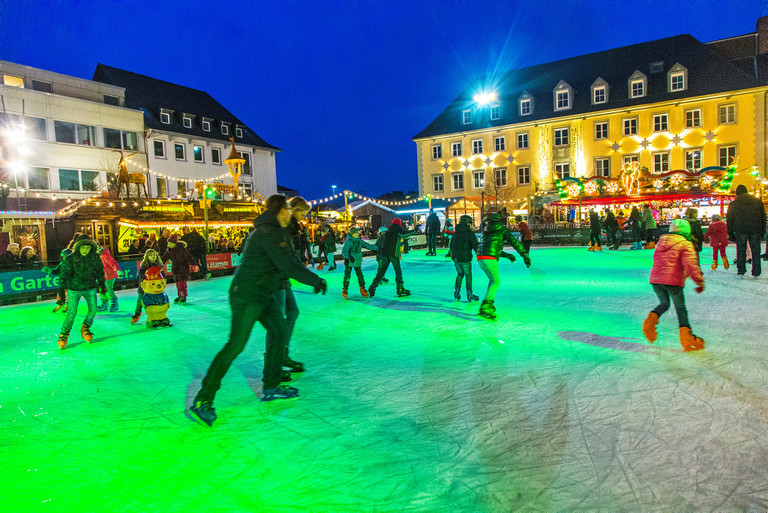 Eisbahn auf dem Weihnachtsmarkt