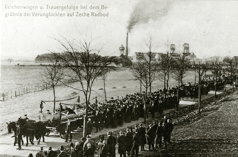 Beisetzung der geborgenen Toten am 16. November 1908