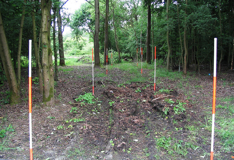 Das Areal an der Sandstraße vor Errichtung der heutigen Gedenkstätte, 2008