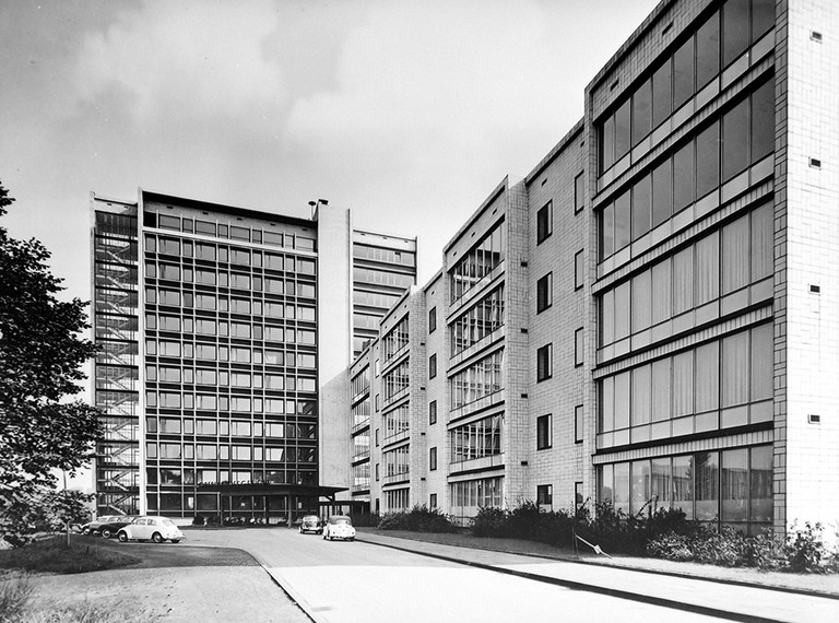 Das neue Gerichtsgebäude an der Heßlerstraße, um 1960