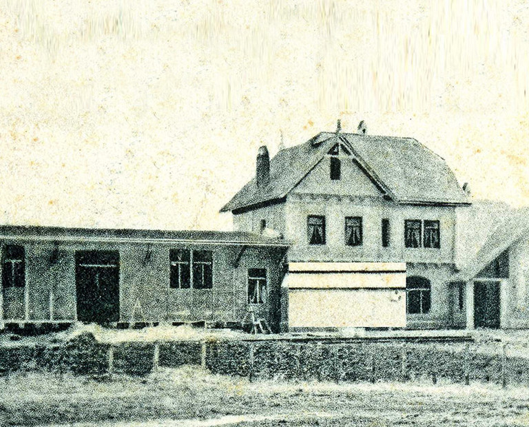 Bahnhofsgebäude Pelkum in Bau, um 1904