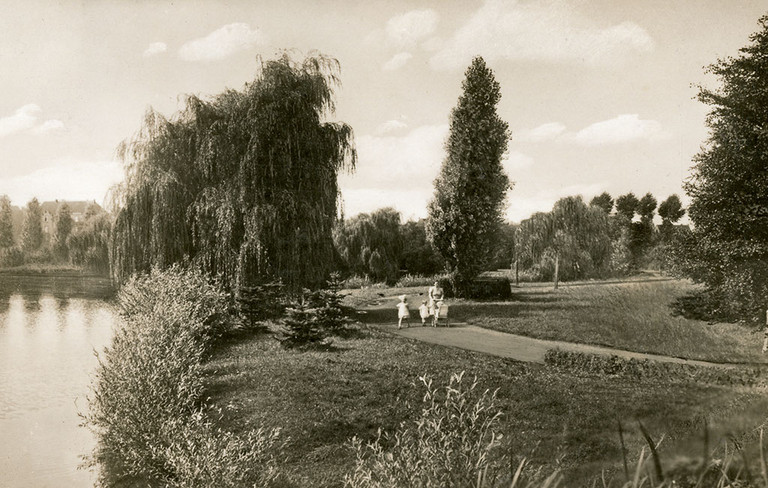 Blick in den Friedrich-Ebert-Park um 1930 