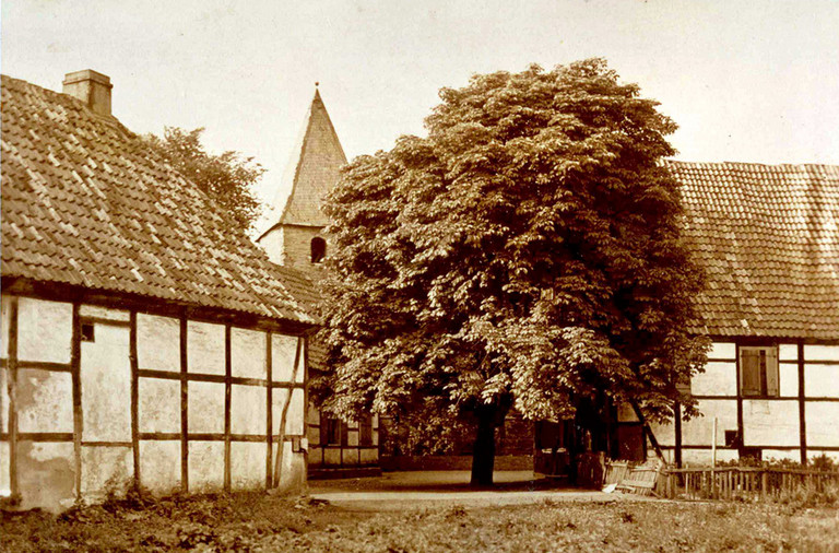 Fachwerkhäuser an der St.-Victor-Kirche, um 1910