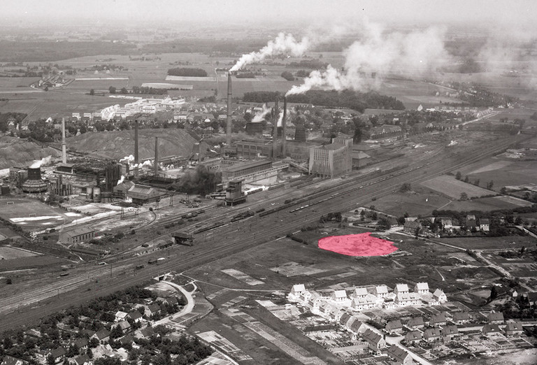 Blick auf die Zeche um 1959, das helle Areal rechts ist der Standort des ehemaligen Lagers II