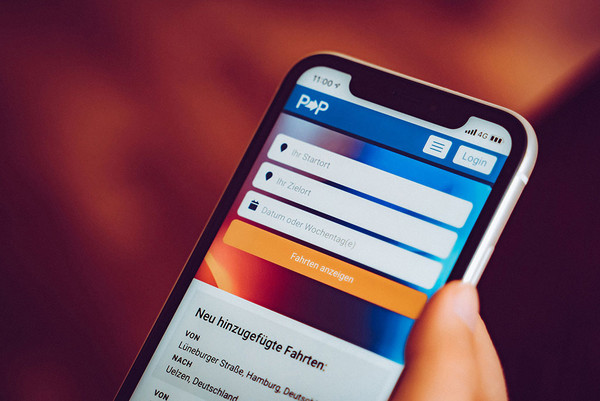 Smartphone mit App Pendlerportal