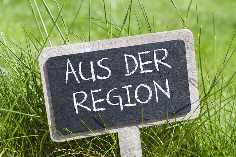 Tafel mit Aufschrift ''aus der Region''