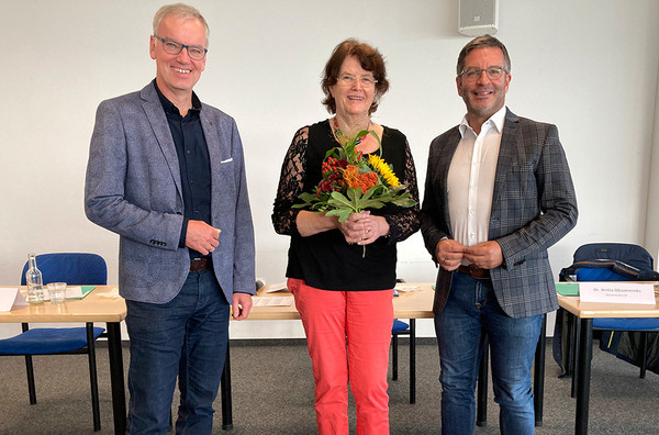 Oberbürgermeister Marc Herter mit dem Leiter des Amtes für Soziales, Wohnen und Pflege, Frank Schulte und der neuen Vorsitzenden des Seniorenbeirates, Frau Lieselotte Bergenthal.