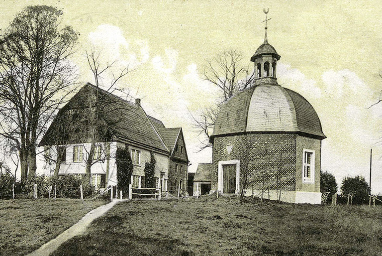 Das Rote Läppchen mir der St.-Annen-Kapelle um 1914