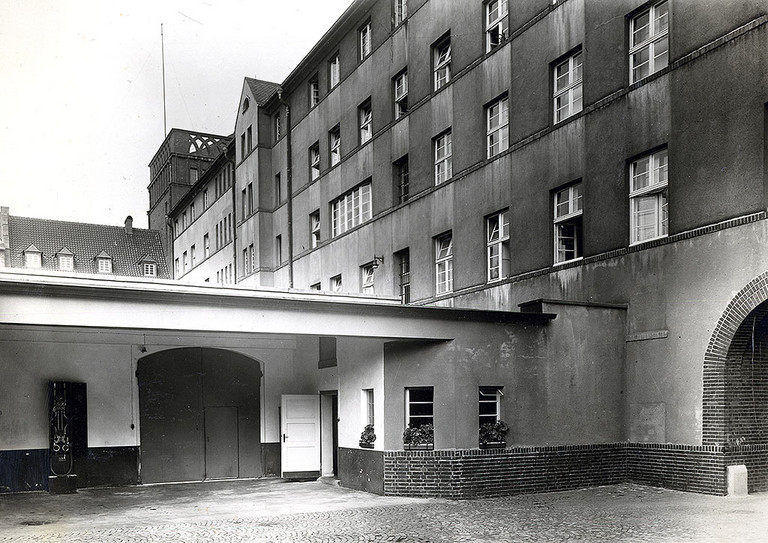 Die Rückfront der Polizeidirektion zur Hohen Straße