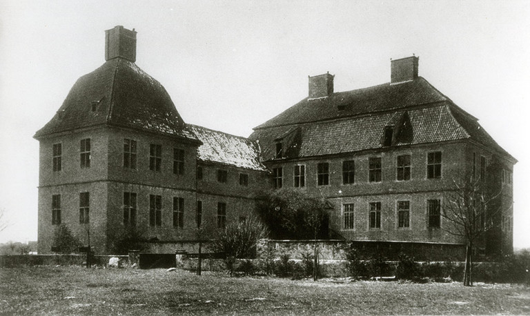 Blick von Norden auf den Innenhof und die Schlossruine von Schloss Oberwerries