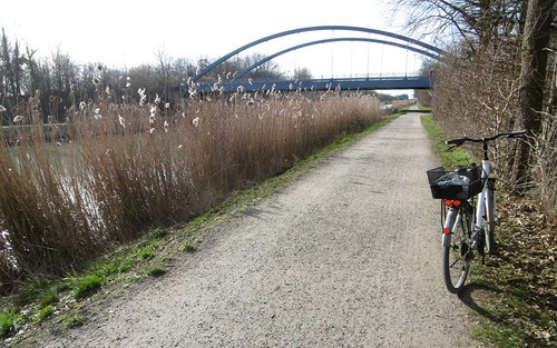 Rad- und Fußgängerweg entlang des Kanals in Uentrop