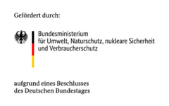 Das Bildist der Förderhinweis. In schwarzer Schrift steht "Gefördert durch: Bundesministerium für Umwelt, Naturschutz, nukleare Sicherheit und Verbraucherschutz aufgrund eines Beschlusses des Deutschen Bundestags