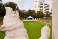 Ostring mit Blick auf Pavillon mit Bärenbrunnen im Vordergrund