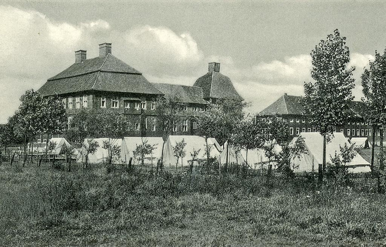 Zelte der Westfälischen Turnschule vor Schloss Oberwerries, 1958