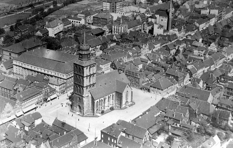 Blick auf den Marktplatz mit Pauluskirche, um 1930