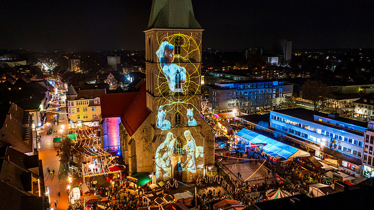 Video-Mapping an der Pauluskirche anlässlich des Weihnachtsmarktes