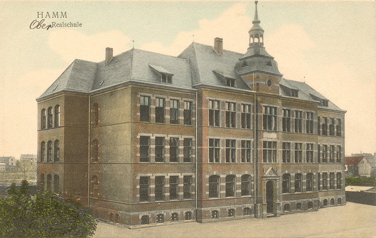 In der Oberrealschule in der Feidikstraße starteten im Sommer 1919 die ersten Lehrveranstaltungen der Hammer Volkshochschule.