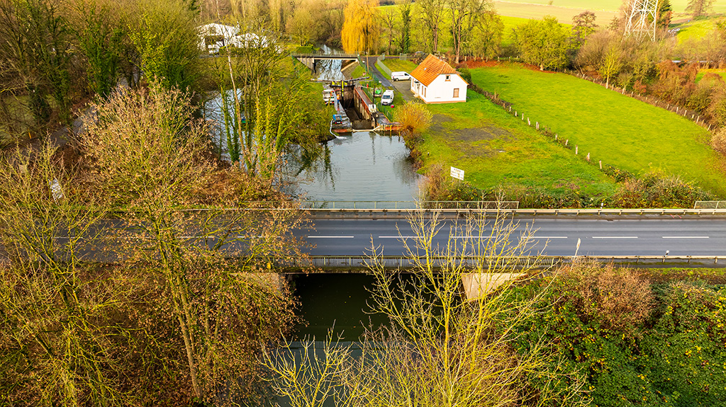 Die Zollstraßenbrücke an der alten Lippeschleuse in Uentrop ist ab Donnerstag, 12. Dezember 2024, nur noch einspurig befahrbar.