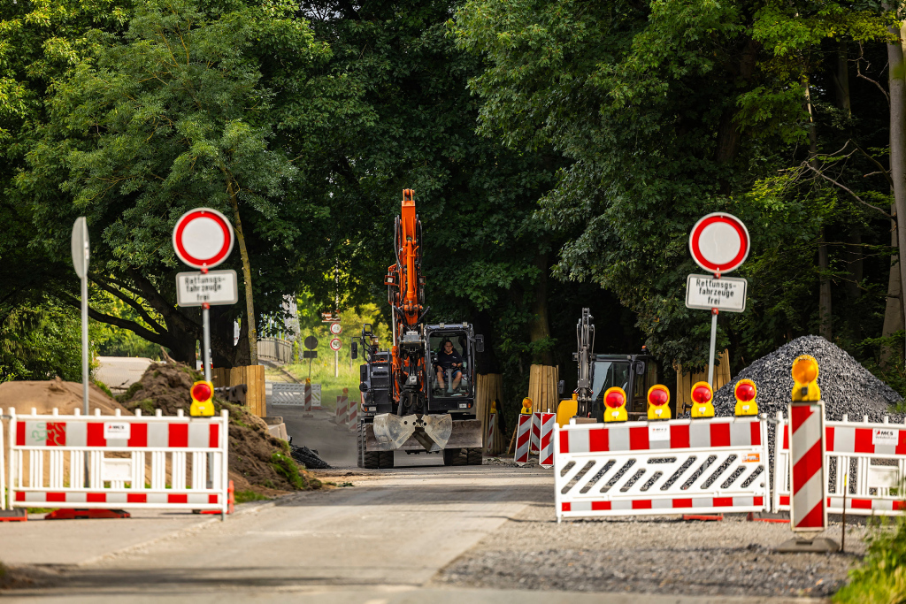 Straßenabsperrung an einer Baustelle auf der Fährstraße