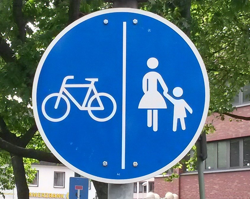 Verkehrsschild: Getrennter Rad- und Gehweg